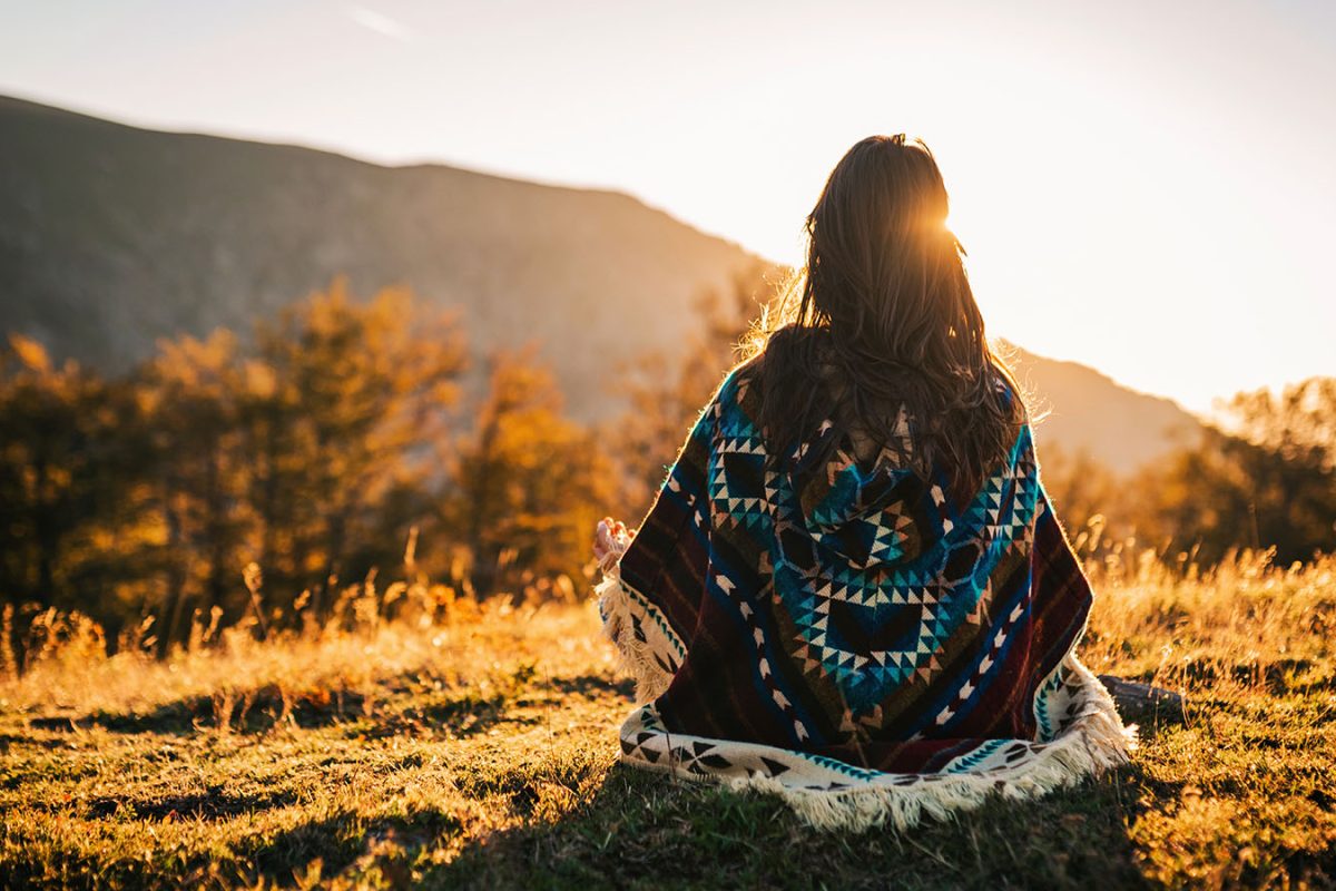 woman-back-mountain-flipped